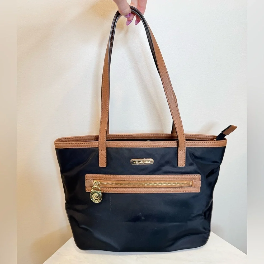 🔥Michael Kors Classic Black and Tan Tote Bag EUC🔥